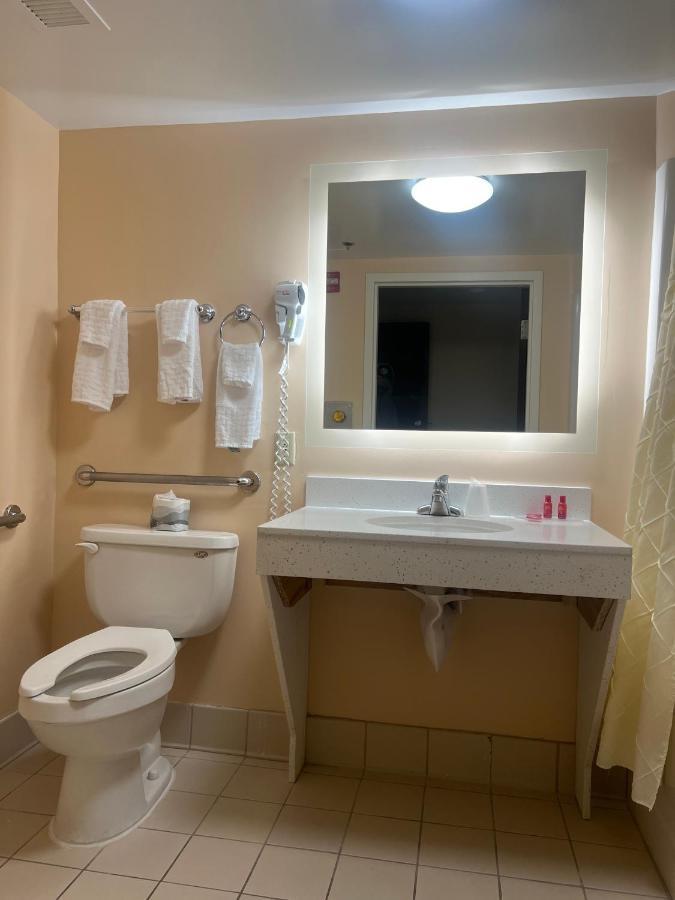 סמית'פילד All Seasons Inn & Suites מראה חיצוני תמונה