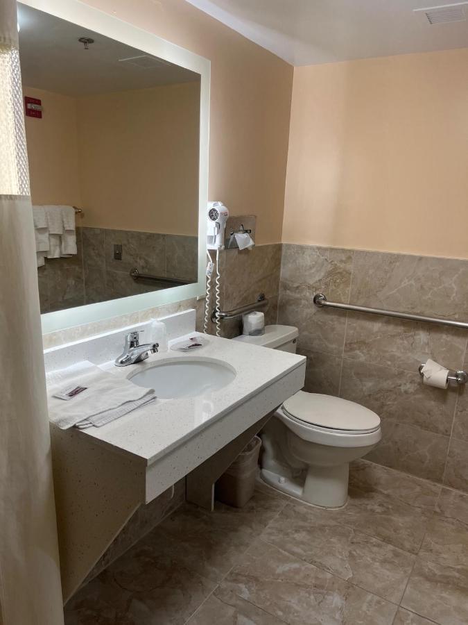 סמית'פילד All Seasons Inn & Suites מראה חיצוני תמונה