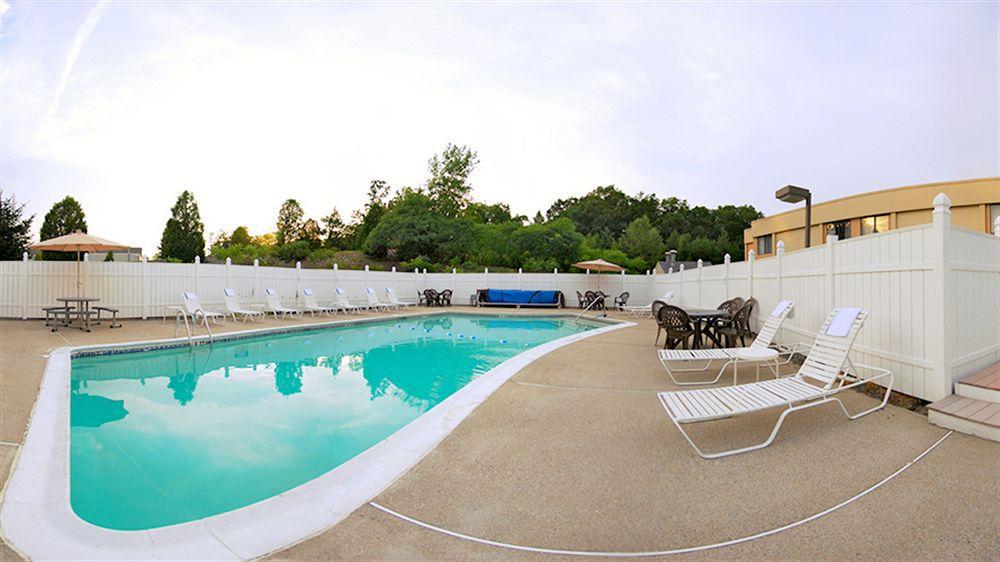 סמית'פילד All Seasons Inn & Suites מראה חיצוני תמונה