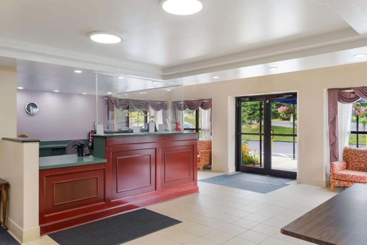 סמית'פילד All Seasons Inn & Suites מראה חיצוני תמונה