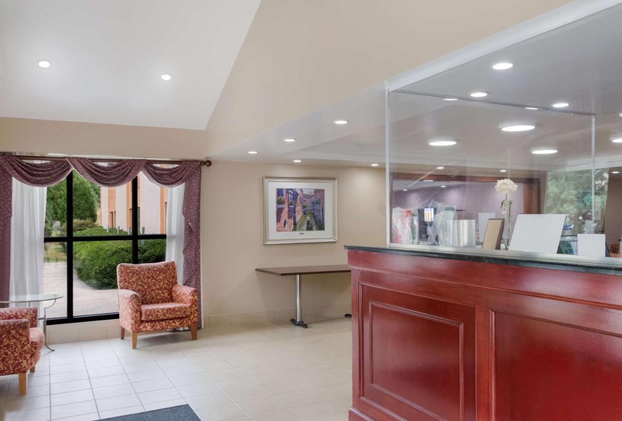 סמית'פילד All Seasons Inn & Suites מראה חיצוני תמונה