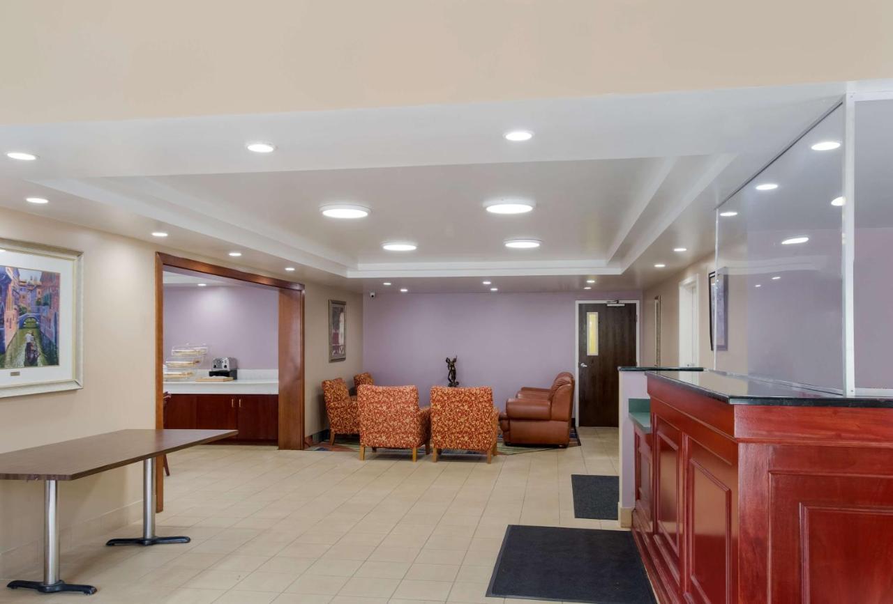 סמית'פילד All Seasons Inn & Suites מראה חיצוני תמונה
