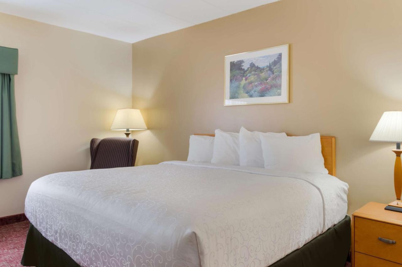 סמית'פילד All Seasons Inn & Suites מראה חיצוני תמונה