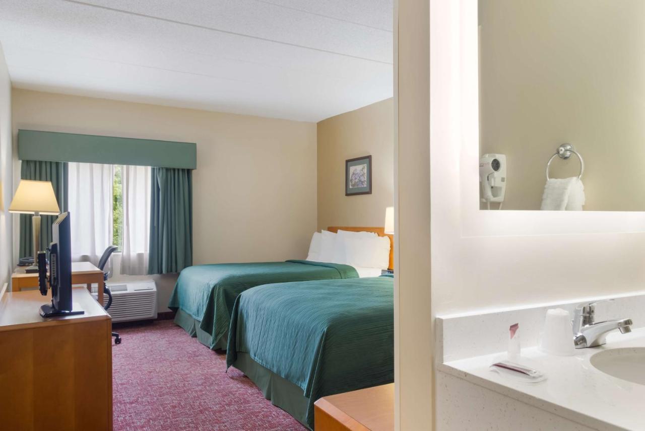 סמית'פילד All Seasons Inn & Suites מראה חיצוני תמונה