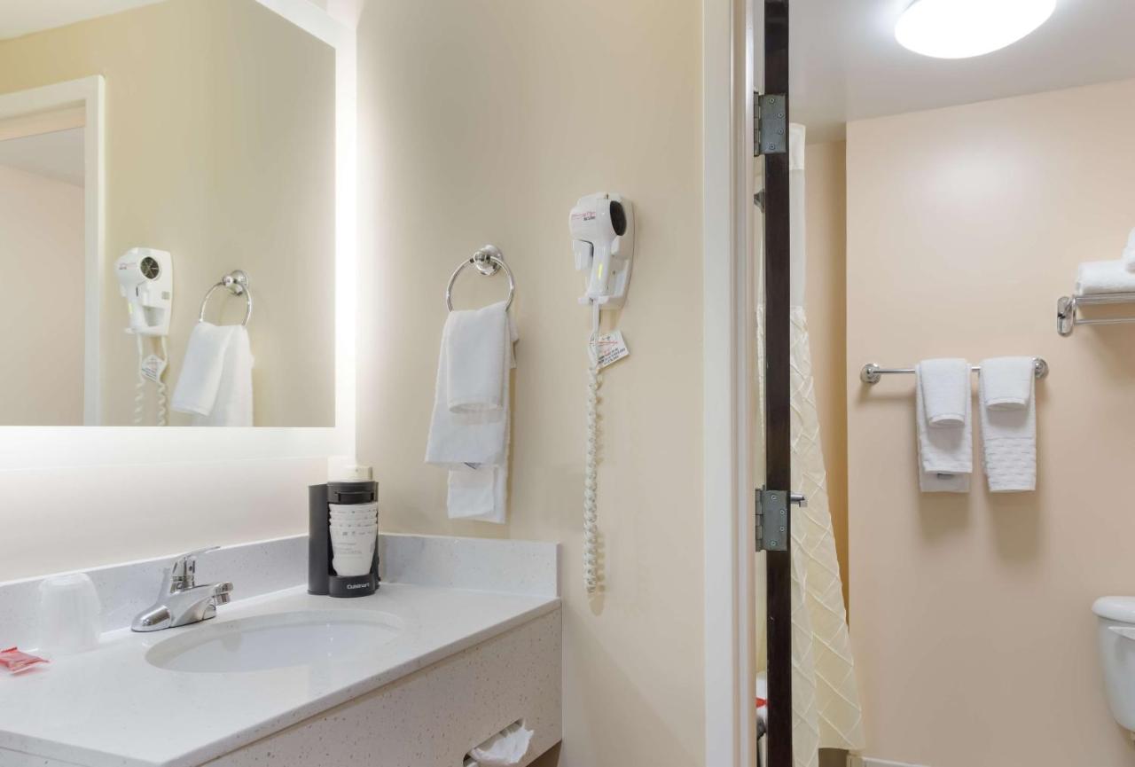 סמית'פילד All Seasons Inn & Suites מראה חיצוני תמונה