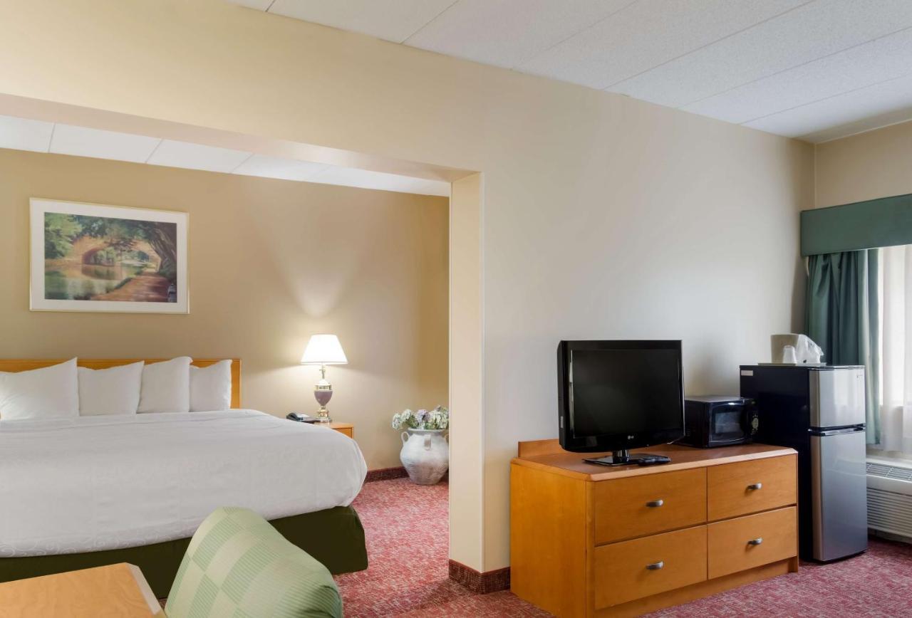 סמית'פילד All Seasons Inn & Suites מראה חיצוני תמונה