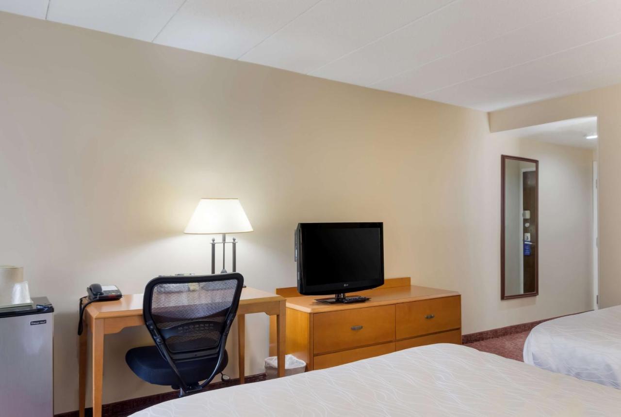 סמית'פילד All Seasons Inn & Suites מראה חיצוני תמונה