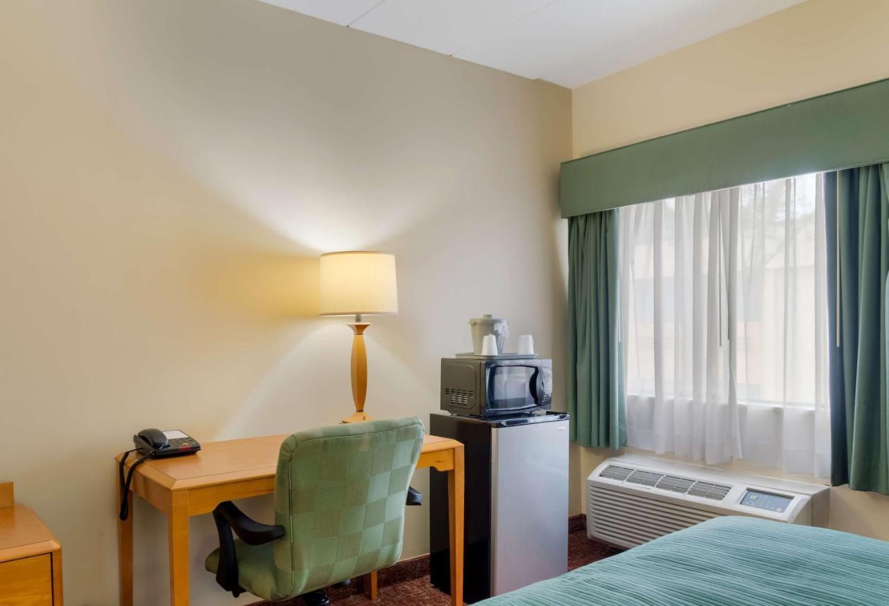 סמית'פילד All Seasons Inn & Suites מראה חיצוני תמונה