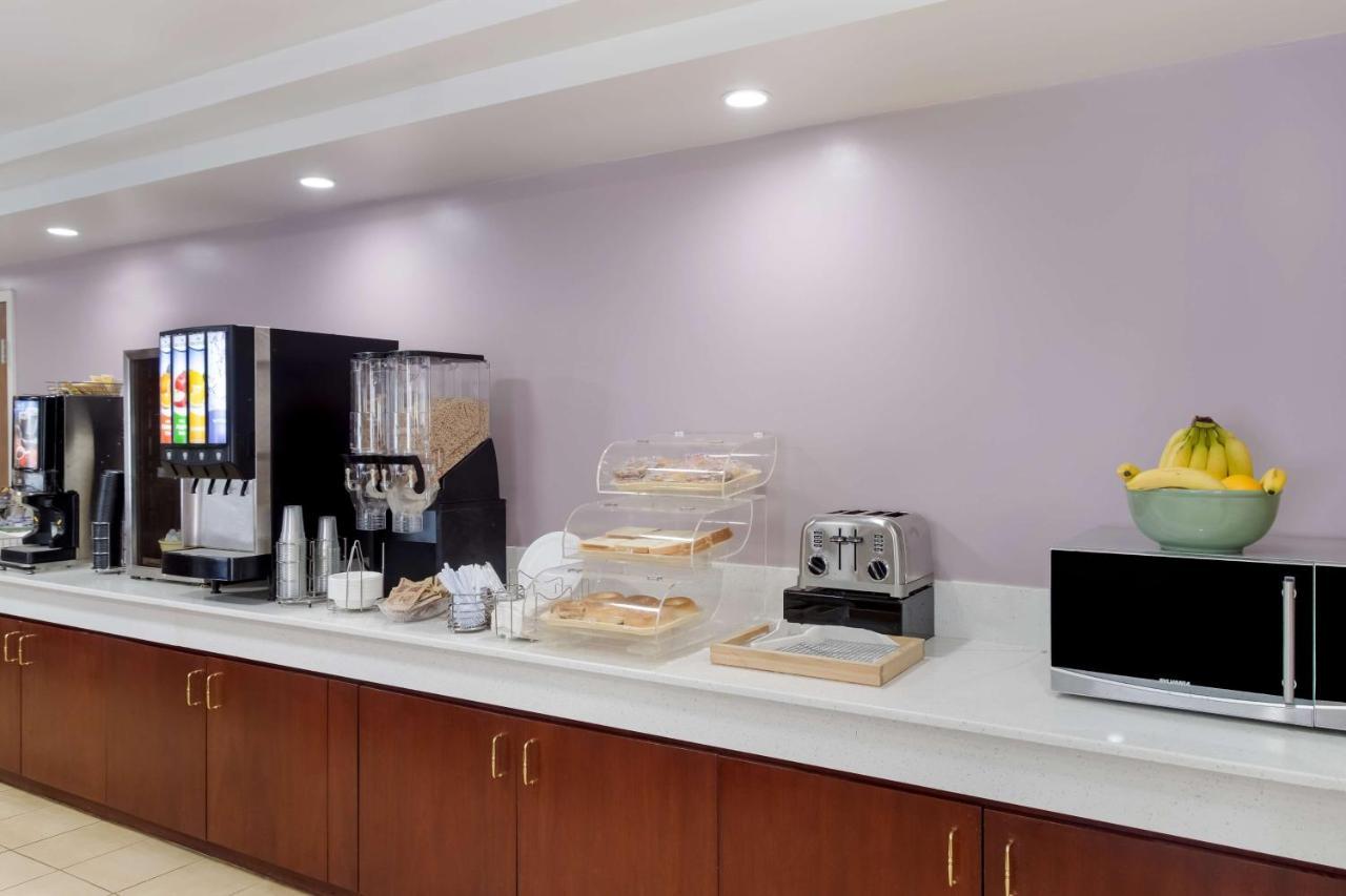 סמית'פילד All Seasons Inn & Suites מראה חיצוני תמונה