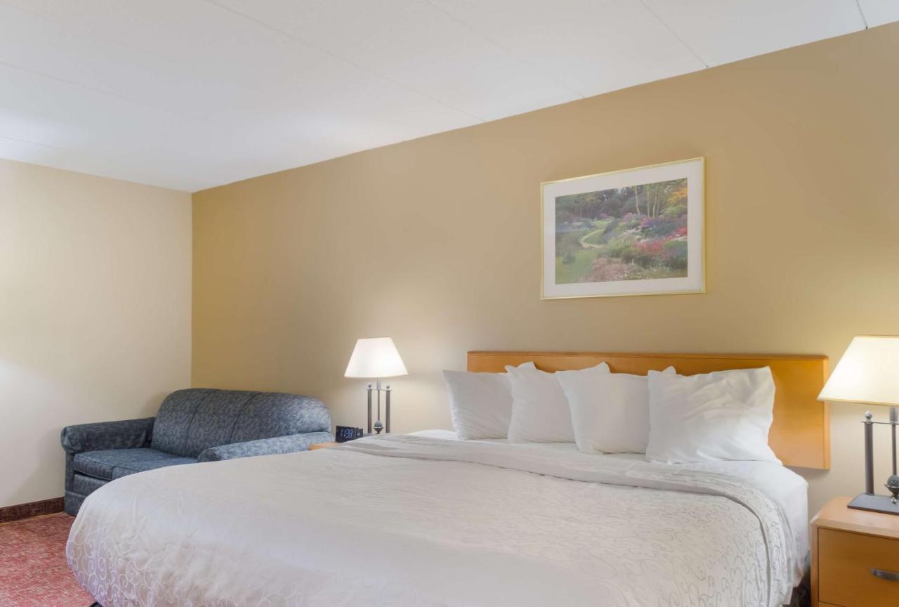 סמית'פילד All Seasons Inn & Suites מראה חיצוני תמונה