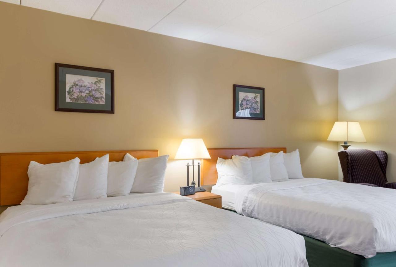 סמית'פילד All Seasons Inn & Suites מראה חיצוני תמונה