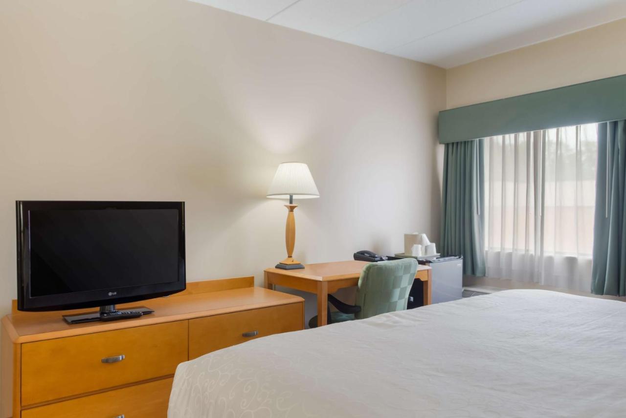 סמית'פילד All Seasons Inn & Suites מראה חיצוני תמונה